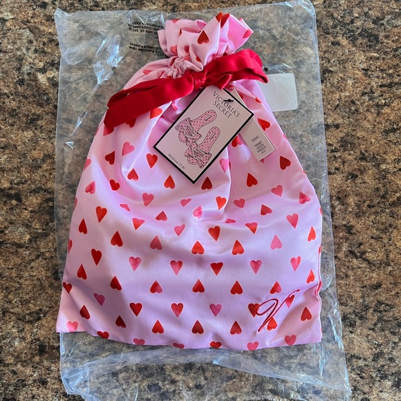 NWT Embellished Satin Heart Bow Slides Size Medium - Picture 3 of 6